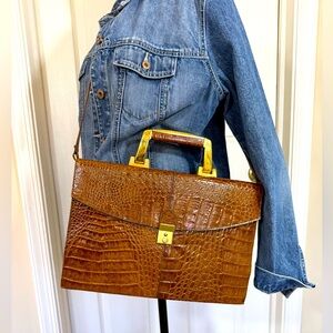 Italian Leather vintage messenger. Alligator in Cognac color. Great condition